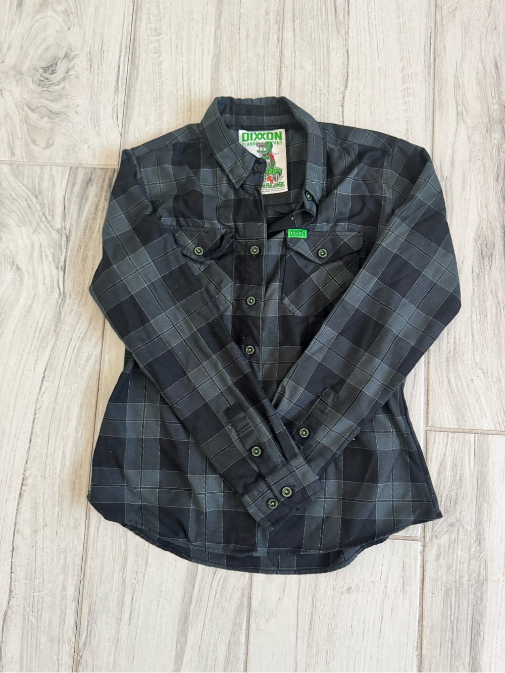 Dixxon adrenaline flannel Black & Gray Plaid Button-Up Shirt women medium